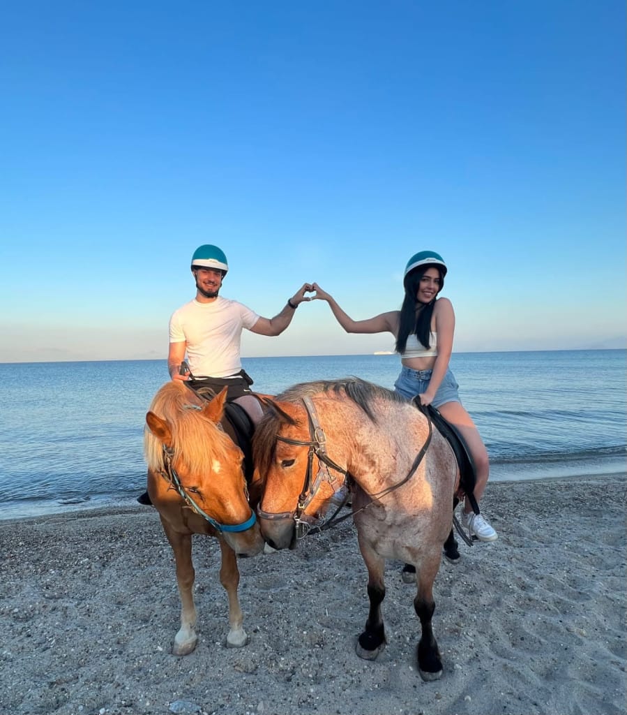 kardamenahorseriding beach ride image 1